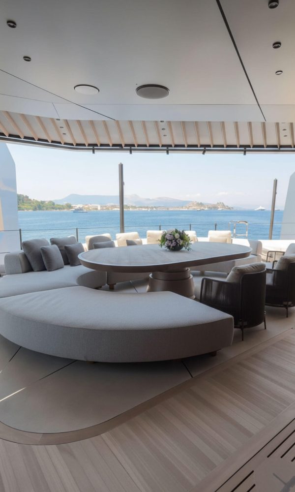 Luxury-Yacht-Lounge